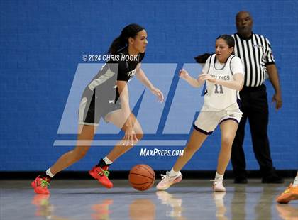Thumbnail 2 in Mountain View vs Queen Creek (Inferno Invitational) photogallery.