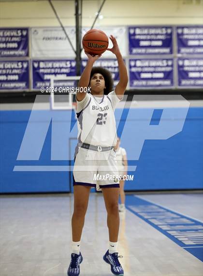 Thumbnail 3 in Mountain View vs Queen Creek (Inferno Invitational) photogallery.