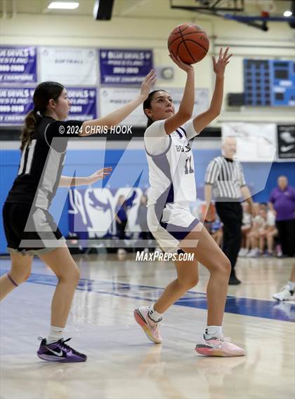 Thumbnail 3 in Mountain View vs Queen Creek (Inferno Invitational) photogallery.