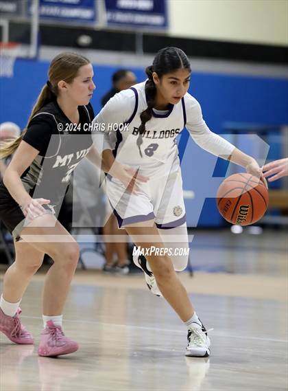 Thumbnail 3 in Mountain View vs Queen Creek (Inferno Invitational) photogallery.