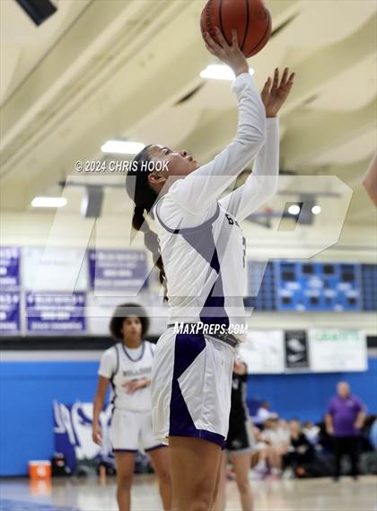 Thumbnail 2 in Mountain View vs Queen Creek (Inferno Invitational) photogallery.
