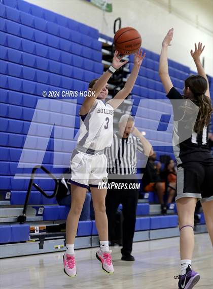 Thumbnail 2 in Mountain View vs Queen Creek (Inferno Invitational) photogallery.