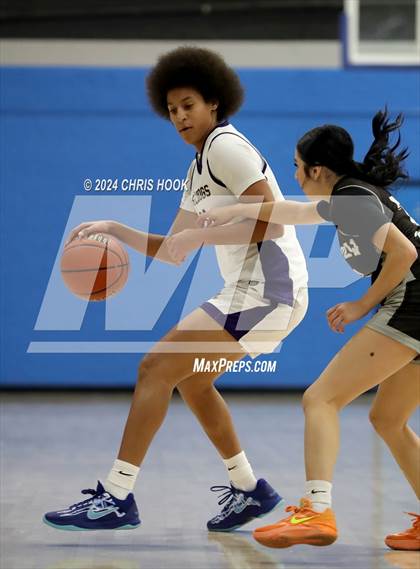 Thumbnail 3 in Mountain View vs Queen Creek (Inferno Invitational) photogallery.