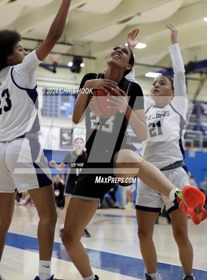 Thumbnail 1 in Mountain View vs Queen Creek (Inferno Invitational) photogallery.