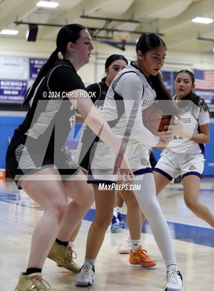 Thumbnail 3 in Mountain View vs Queen Creek (Inferno Invitational) photogallery.