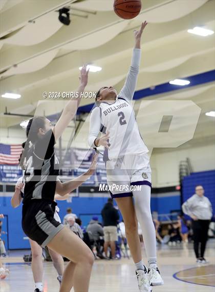 Thumbnail 3 in Mountain View vs Queen Creek (Inferno Invitational) photogallery.