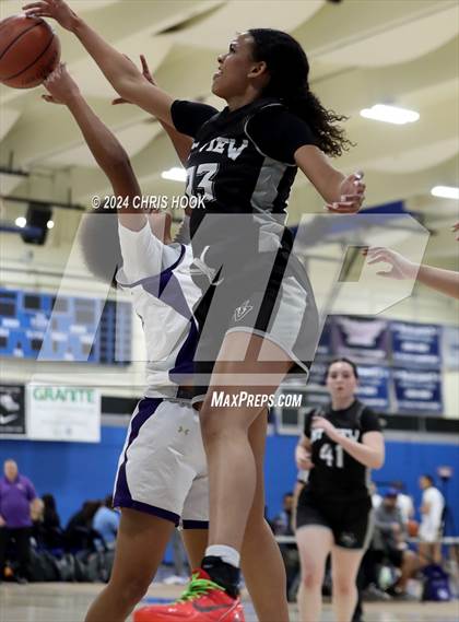 Thumbnail 1 in Mountain View vs Queen Creek (Inferno Invitational) photogallery.
