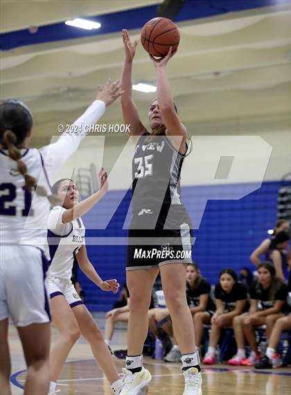 Thumbnail 3 in Mountain View vs Queen Creek (Inferno Invitational) photogallery.