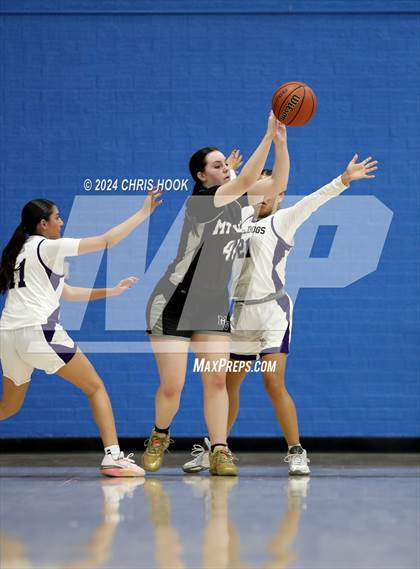 Thumbnail 3 in Mountain View vs Queen Creek (Inferno Invitational) photogallery.