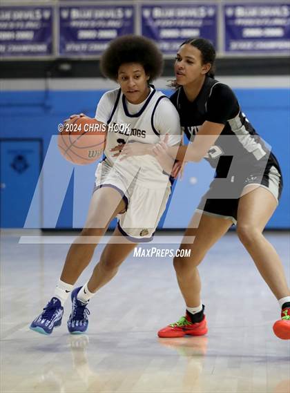 Thumbnail 2 in Mountain View vs Queen Creek (Inferno Invitational) photogallery.