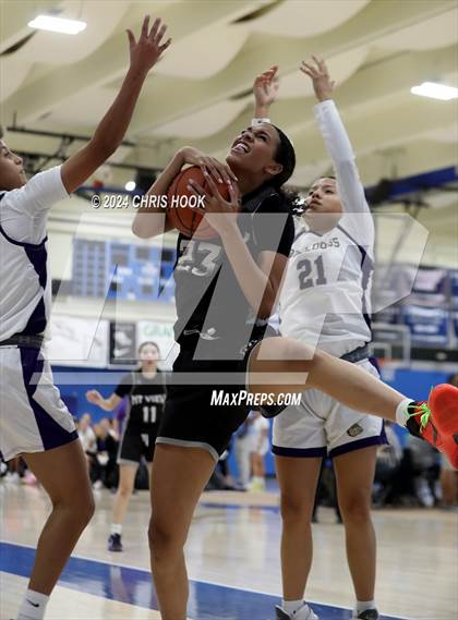 Thumbnail 3 in Mountain View vs Queen Creek (Inferno Invitational) photogallery.