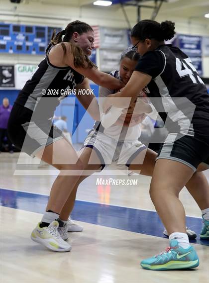 Thumbnail 1 in Mountain View vs Queen Creek (Inferno Invitational) photogallery.