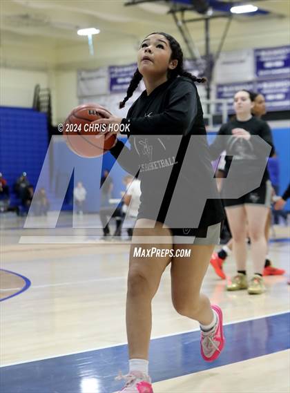 Thumbnail 2 in Mountain View vs Queen Creek (Inferno Invitational) photogallery.
