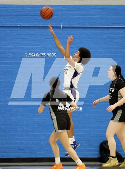 Thumbnail 3 in Mountain View vs Queen Creek (Inferno Invitational) photogallery.