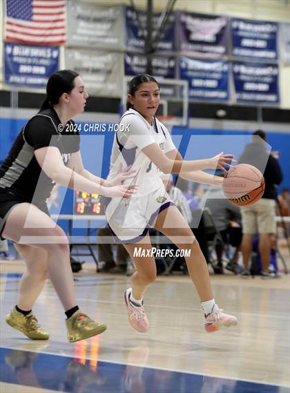 Thumbnail 3 in Mountain View vs Queen Creek (Inferno Invitational) photogallery.