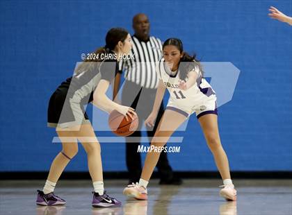 Thumbnail 3 in Mountain View vs Queen Creek (Inferno Invitational) photogallery.