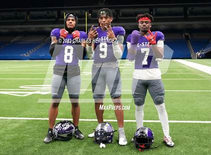 Thumbnail 3 in College Station vs. Corpus Christi Veterans Memorial (UIL 5A Division I Semifinal) photogallery.