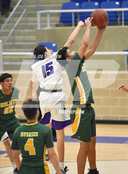Thumbnail 2 in Holmes vs Warren photogallery.