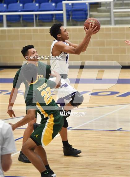 Thumbnail 3 in Holmes vs Warren photogallery.