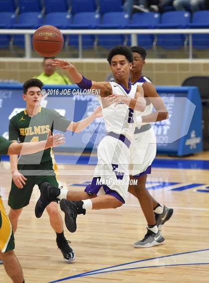 Thumbnail 3 in Holmes vs Warren photogallery.