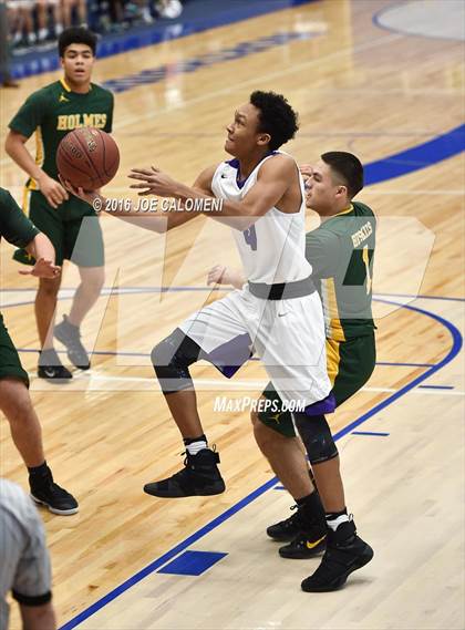 Thumbnail 2 in Holmes vs Warren photogallery.