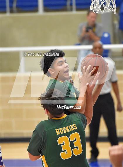 Thumbnail 2 in Holmes vs Warren photogallery.