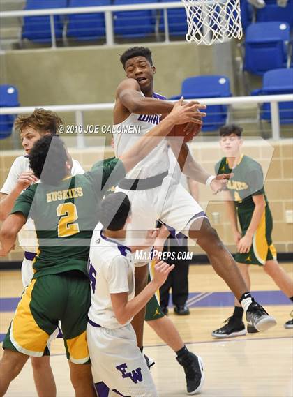 Thumbnail 1 in Holmes vs Warren photogallery.