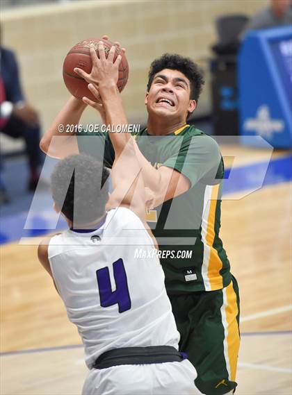 Thumbnail 2 in Holmes vs Warren photogallery.