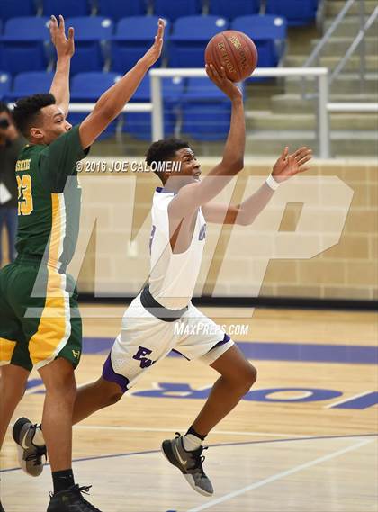 Thumbnail 1 in Holmes vs Warren photogallery.