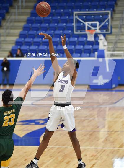 Thumbnail 2 in Holmes vs Warren photogallery.
