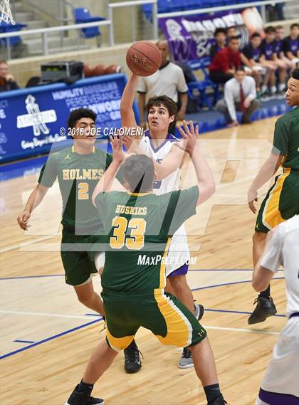Thumbnail 2 in Holmes vs Warren photogallery.