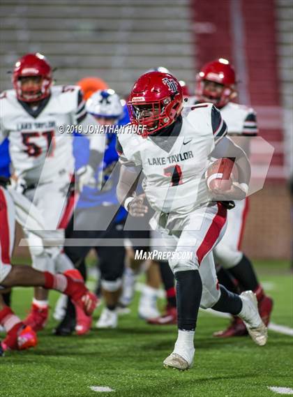 Thumbnail 2 in Lake Taylor vs. Tuscarora (VHSL Class 4 Final) photogallery.