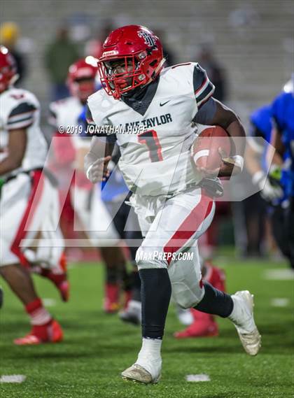 Thumbnail 3 in Lake Taylor vs. Tuscarora (VHSL Class 4 Final) photogallery.