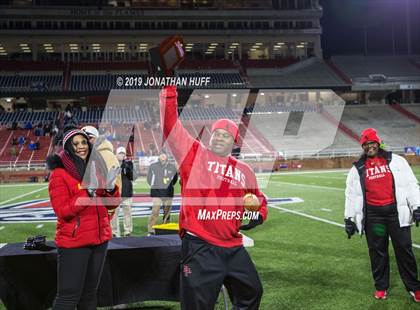 Thumbnail 3 in Lake Taylor vs. Tuscarora (VHSL Class 4 Final) photogallery.