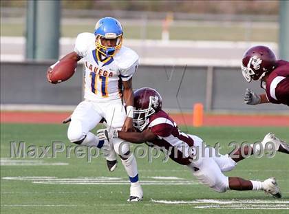 Thumbnail 2 in Athens vs. La Vega (Texas Bi-District Playoffs) photogallery.