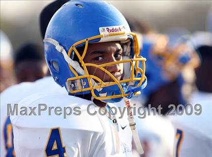 Thumbnail 2 in Athens vs. La Vega (Texas Bi-District Playoffs) photogallery.