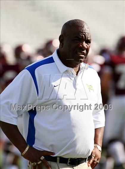Thumbnail 2 in Athens vs. La Vega (Texas Bi-District Playoffs) photogallery.