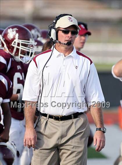 Thumbnail 2 in Athens vs. La Vega (Texas Bi-District Playoffs) photogallery.