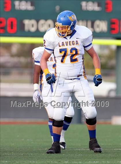 Thumbnail 1 in Athens vs. La Vega (Texas Bi-District Playoffs) photogallery.