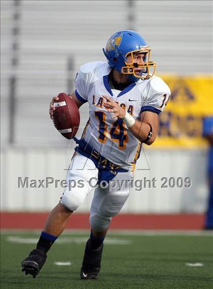 Thumbnail 1 in Athens vs. La Vega (Texas Bi-District Playoffs) photogallery.