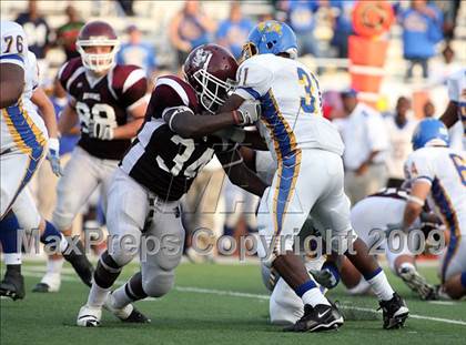 Thumbnail 2 in Athens vs. La Vega (Texas Bi-District Playoffs) photogallery.