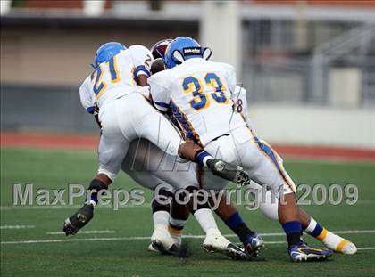 Thumbnail 2 in Athens vs. La Vega (Texas Bi-District Playoffs) photogallery.