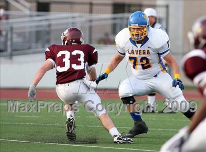 Thumbnail 2 in Athens vs. La Vega (Texas Bi-District Playoffs) photogallery.