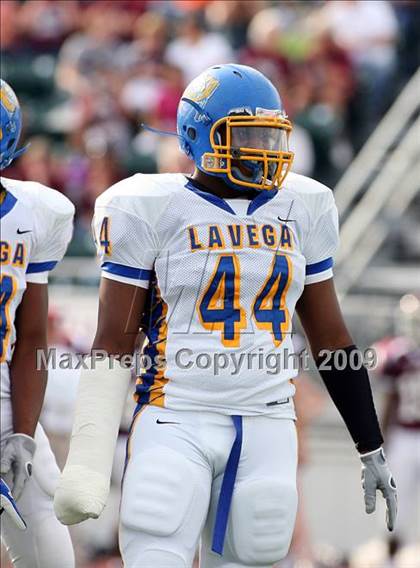 Thumbnail 3 in Athens vs. La Vega (Texas Bi-District Playoffs) photogallery.