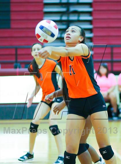 Thumbnail 1 in Birdville vs Haltom (EMS-ISD Tournament) photogallery.