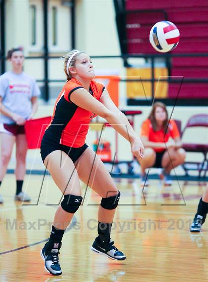 Thumbnail 2 in Birdville vs Haltom (EMS-ISD Tournament) photogallery.