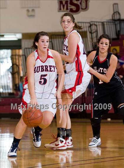 Thumbnail 2 in Aubrey @ Slaton (Fantasy of Lights Tournament) photogallery.