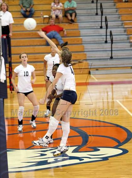 Thumbnail 1 in Highland Park vs Dawson (Nike Volleyball Classic) photogallery.