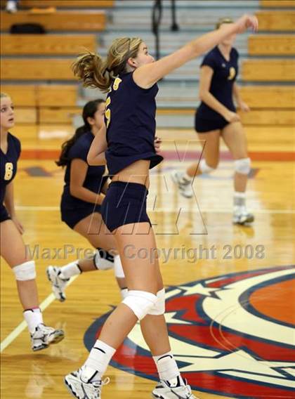 Thumbnail 2 in Highland Park vs Dawson (Nike Volleyball Classic) photogallery.