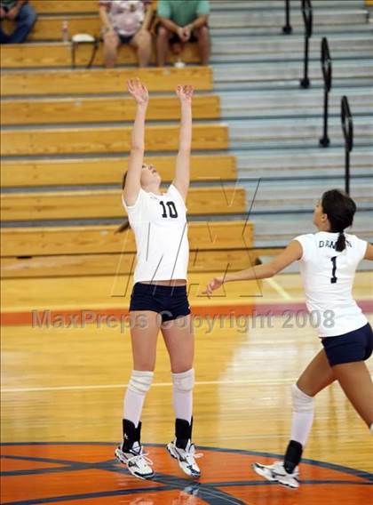 Thumbnail 3 in Highland Park vs Dawson (Nike Volleyball Classic) photogallery.
